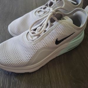 Womens nike tennis shoes